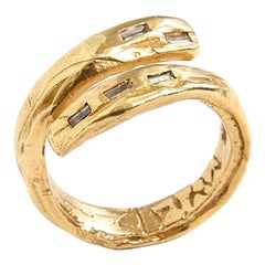 Spine Ring in Gold with Five Diamond Baguettes
