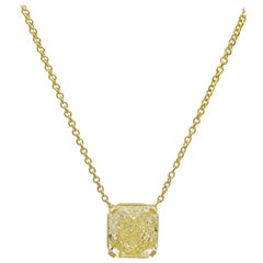 Collier solitaire en diamant jaune fantaisie naturel de 7,08 carats