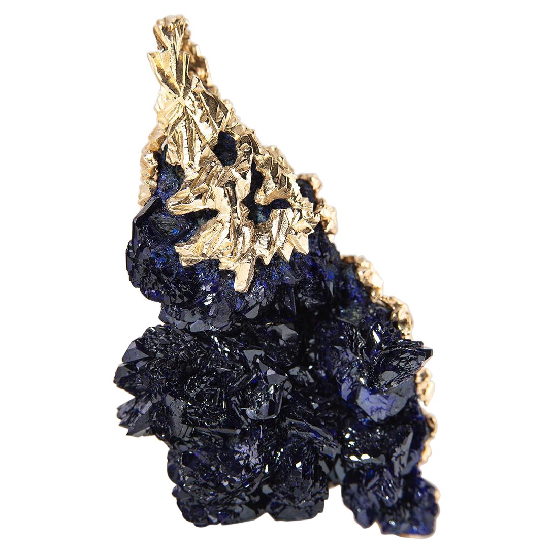 Pendentif en or avec pépite de cristal bleu foncé de style dévotion pour la nature, Azurite en vente