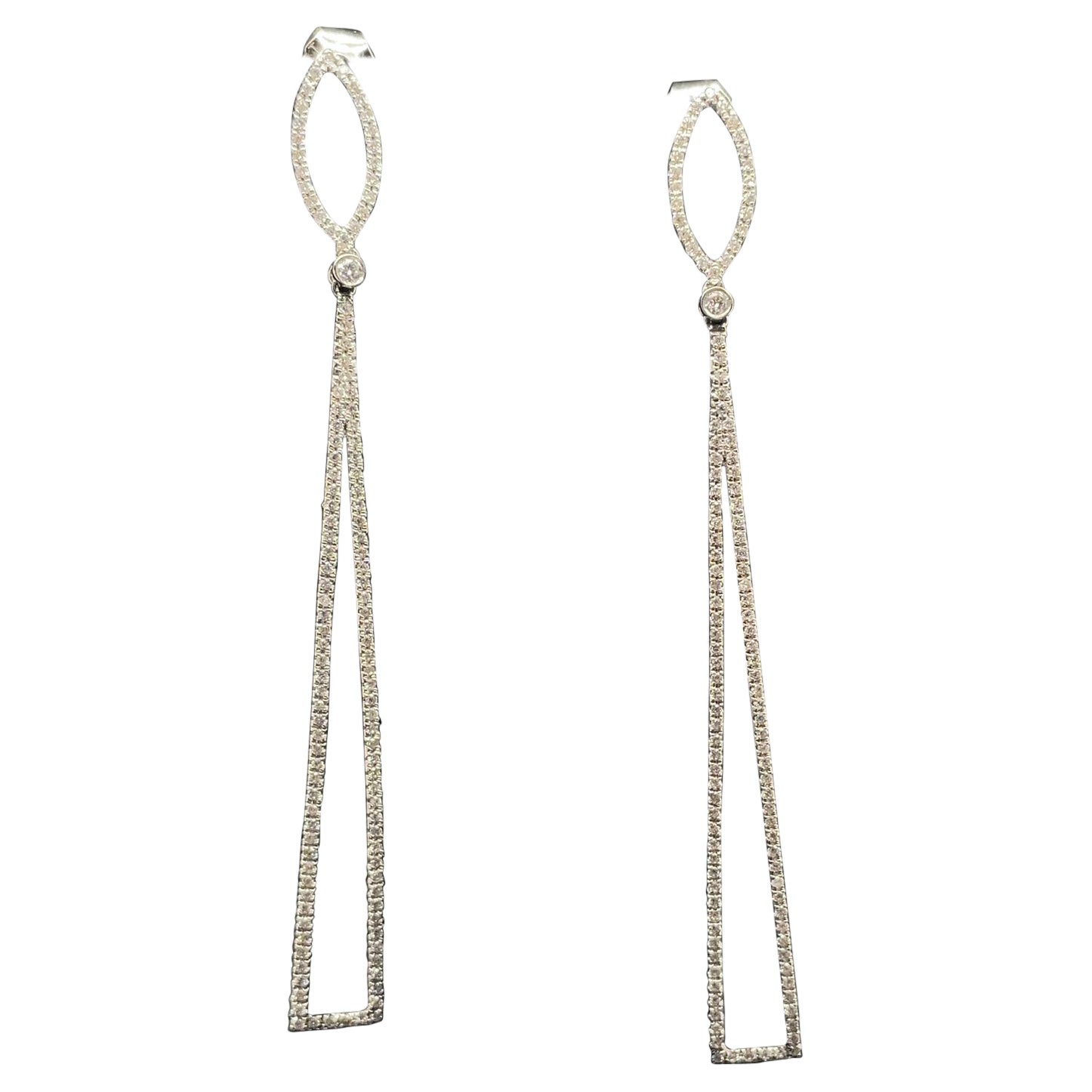 Diamond Drop Earrings in 18 Karat White Gold For Sale