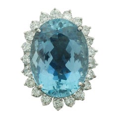 Klassischer Aquamarin- und Diamantring aus Platin