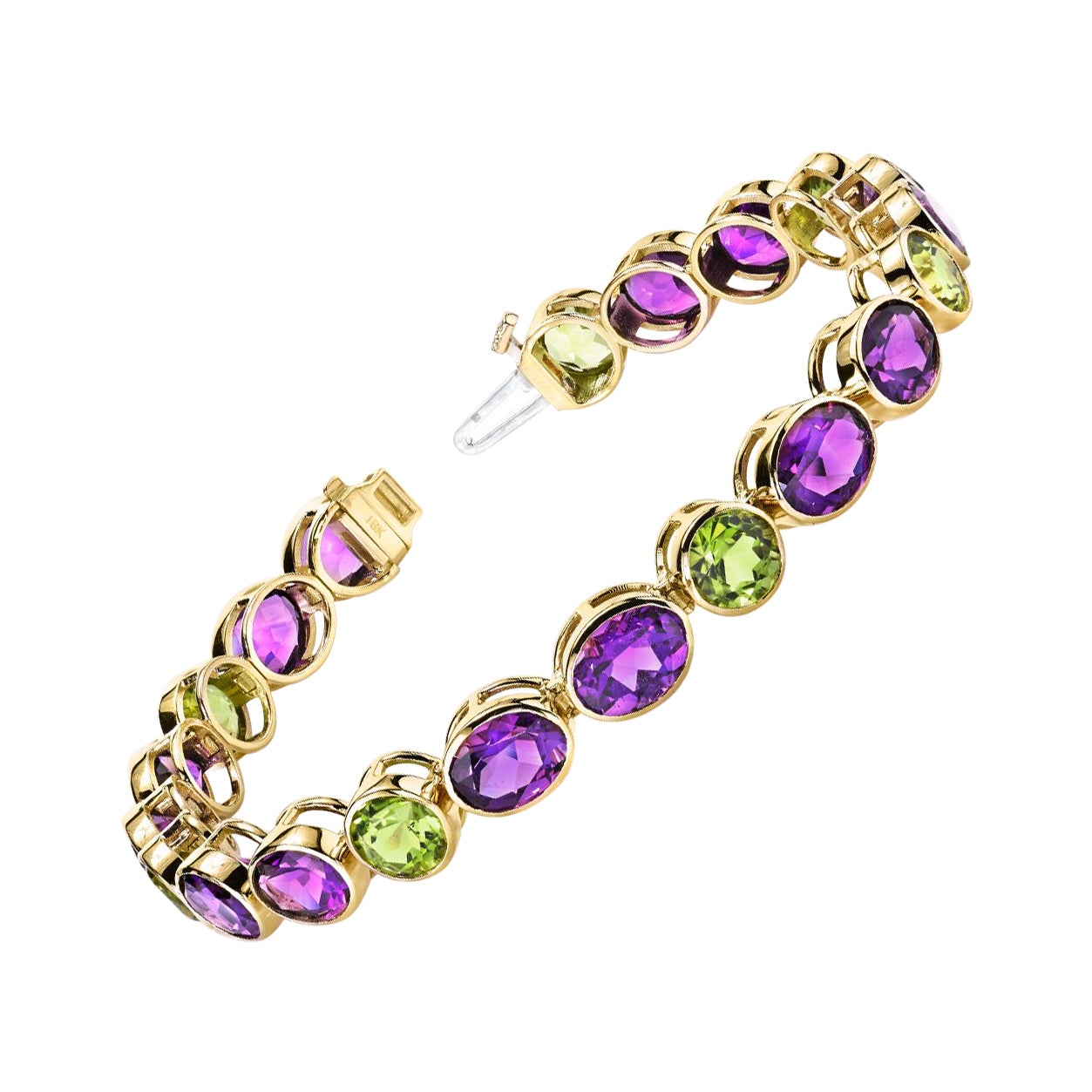 Dieses wunderschöne Armband aus 18-karätigem Gelbgold ist elegant, schick und enthält eine wirklich beeindruckende Sammlung heller und bunter Edelsteine! Königlich violette Amethyste von höchster Qualität sind mit hellen und brillanten