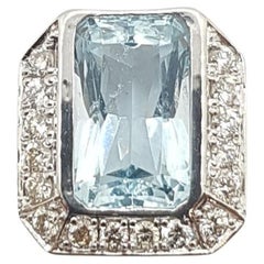 Aquamarine with Diamond Pendant Set in 18 Karat White Gold Settings