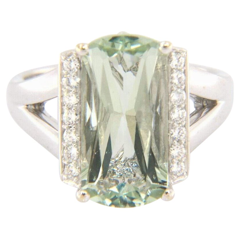 0.33 Carat ctw 14k Gold Oval Green Emerald & Diamond Accent 3 Three Split Shank Promise Fashion Ring
