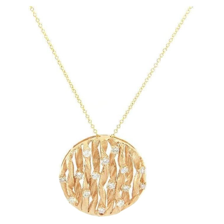 Effy DOro 0.83ctw Diamond Circle Plate Pendant Necklace in 14kt Yellow Gold For Sale