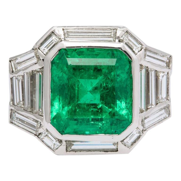Certified 9 Carat Colombian Emerald and Diamond Italian Ring