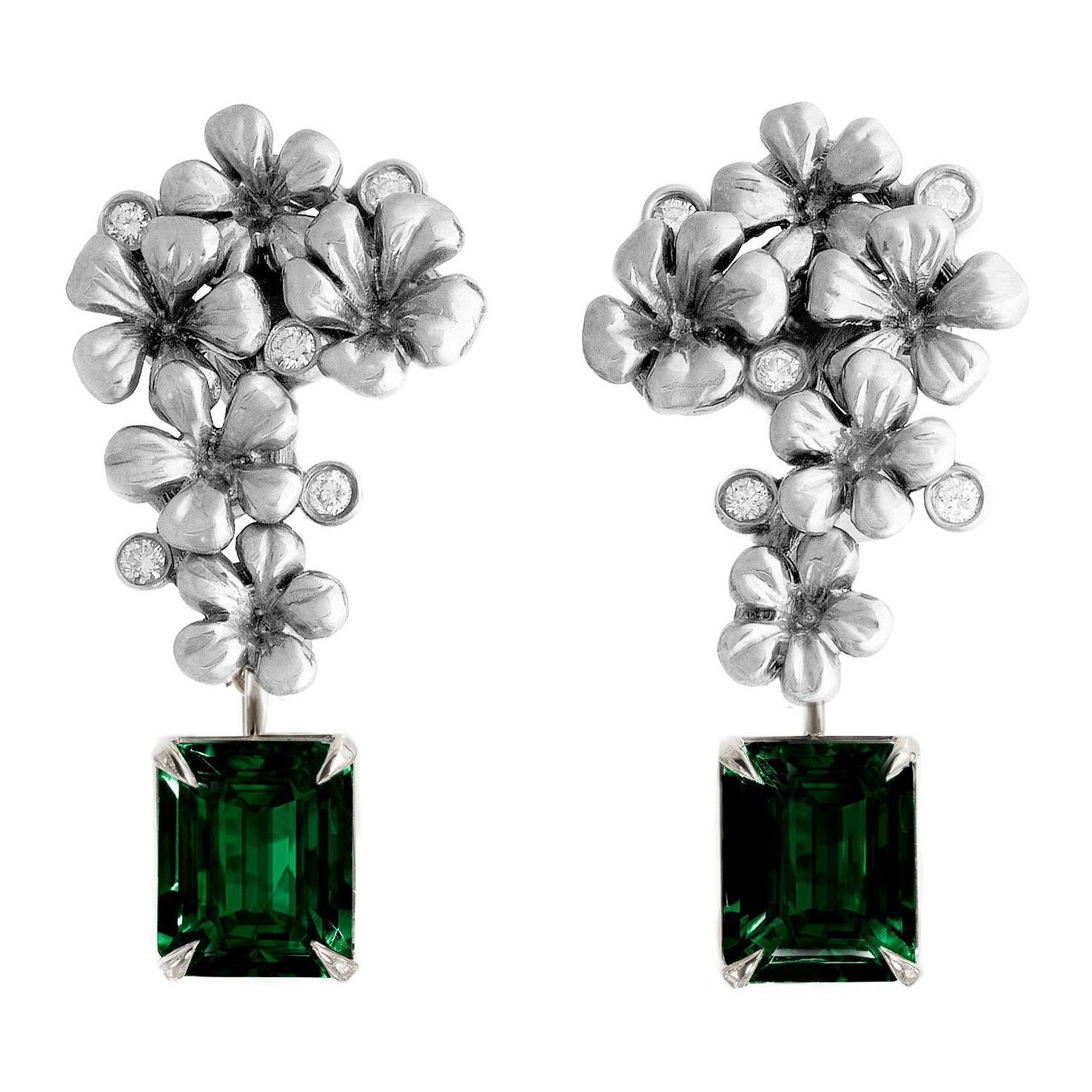 Contemporary Earrings in Eighteen Karat White Gold with Natural Diamonds For Sale
