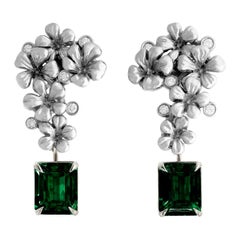 Contemporary Earrings in Eighteen Karat White Gold with Natural Diamonds