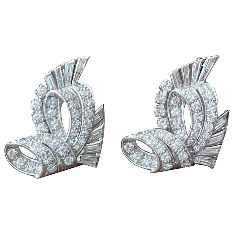 1930s Art Deco Diamond and Platinum Double Clip Brooch For Sale at 1stDibs