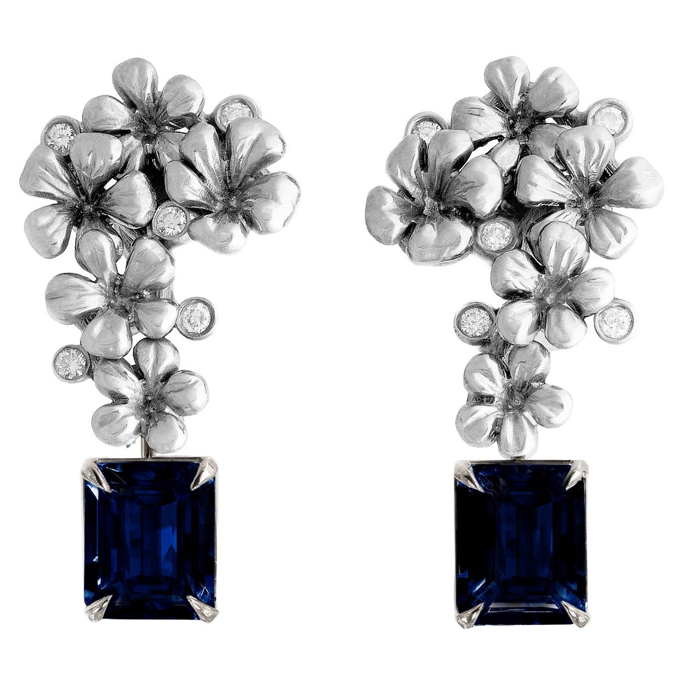 Eighteen Karat White Gold Natural Sapphires and Diamonds Contemporary Earrings For Sale
