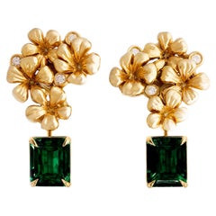 Modern Style Clip-on Earrings in Eightee Karat Yellow Gold with Natural Diamonds