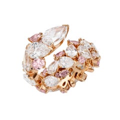 White & Pink Diamond Ring Set in 18K Rose Gold