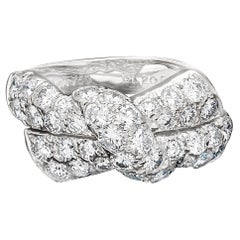 Van Cleef & Aprels jolie bague avec nœud stylisé en or blanc 18 carats et diamants