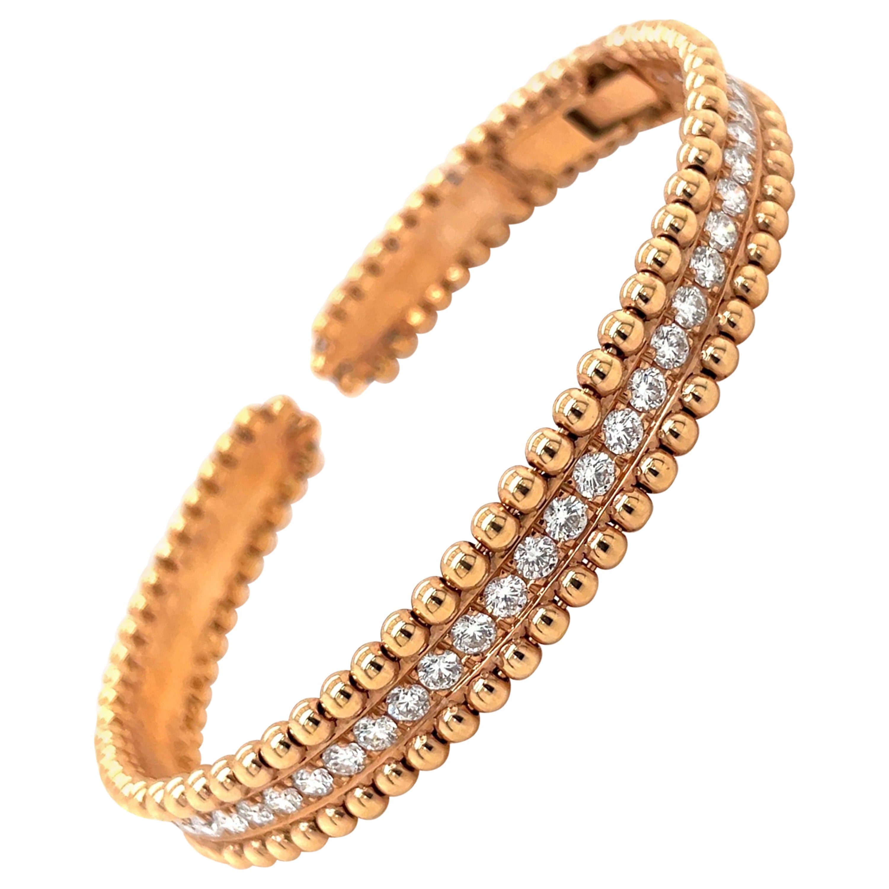 Armband aus 18 Karat Roségold mit 1,85 Karat Diamanten und perlenbesetztem Rand im Angebot