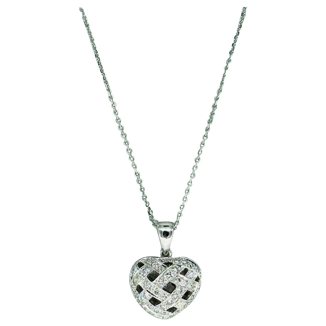 Collier pendentif en forme de cœur tressé avec diamants de 2,50 carats en relief en vente
