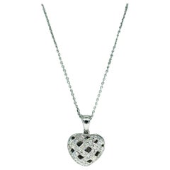 Collier pendentif en forme de cœur tressé avec diamants de 2,50 carats en relief
