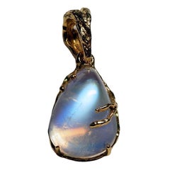 Moonstone Yellow Gold Pendant Clear Cabochon 