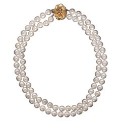 Collana a doppio filo di perle Akoya con chiusura in oro e diamanti, incontaminata del Medioevo