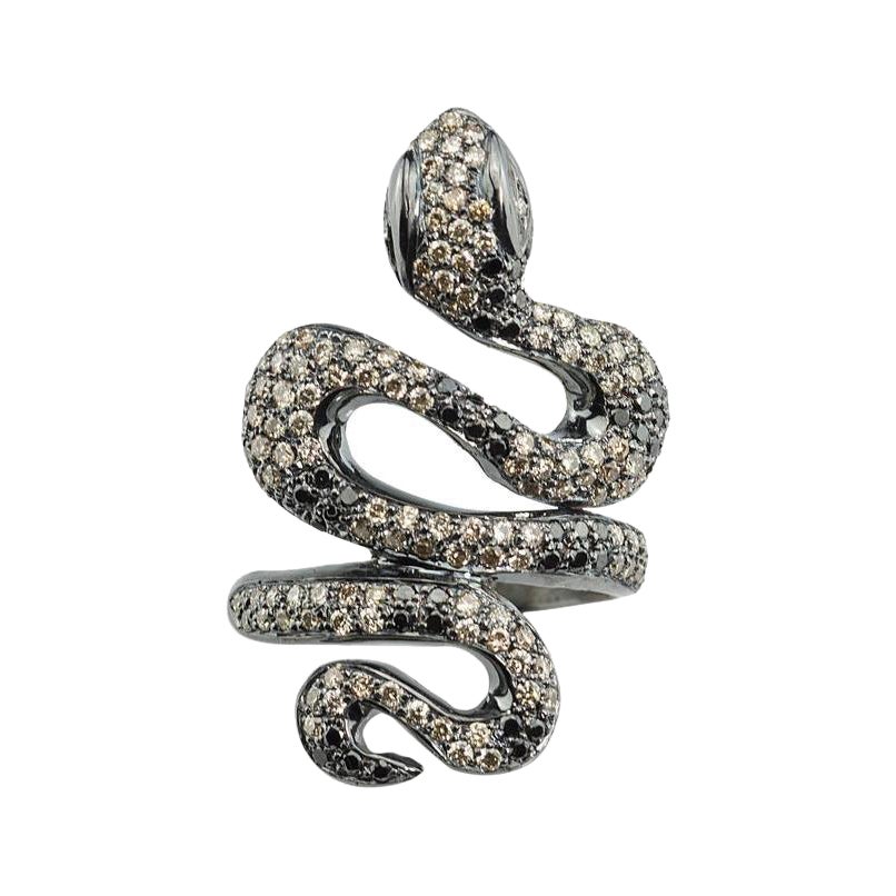 Bague cocktail serpent en or blanc 18 carats avec diamants bruns et noirs de 1,90 carat, fabriquée à la main