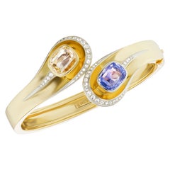 18k Gold Crossover-Armreif von Spritzer & Fuhrmann mit blauem und gelbem Saphir und Diamant