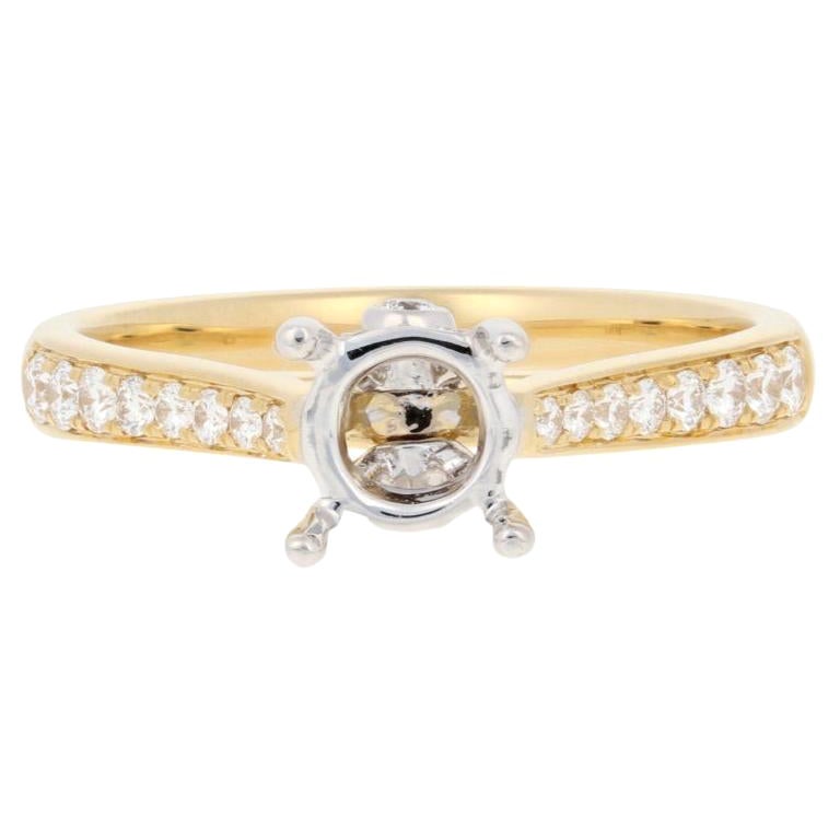 Bague de fiançailles neuve semi-montée en or 18 carats avec diamants au centre de 0,26 carat en vente
