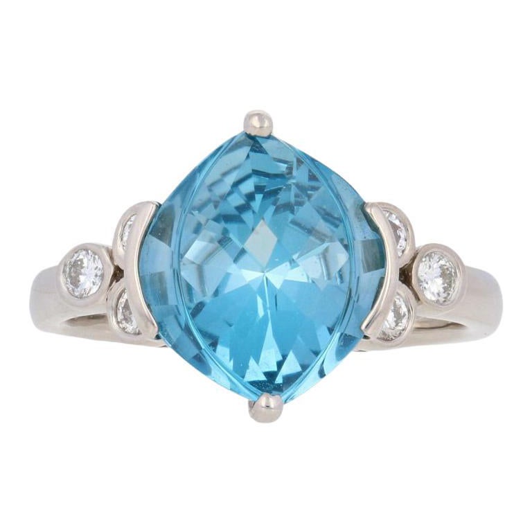 Bague fantaisie en or blanc 14 carats avec topaze bleue taille fantaisie et diamants 6,86 carats