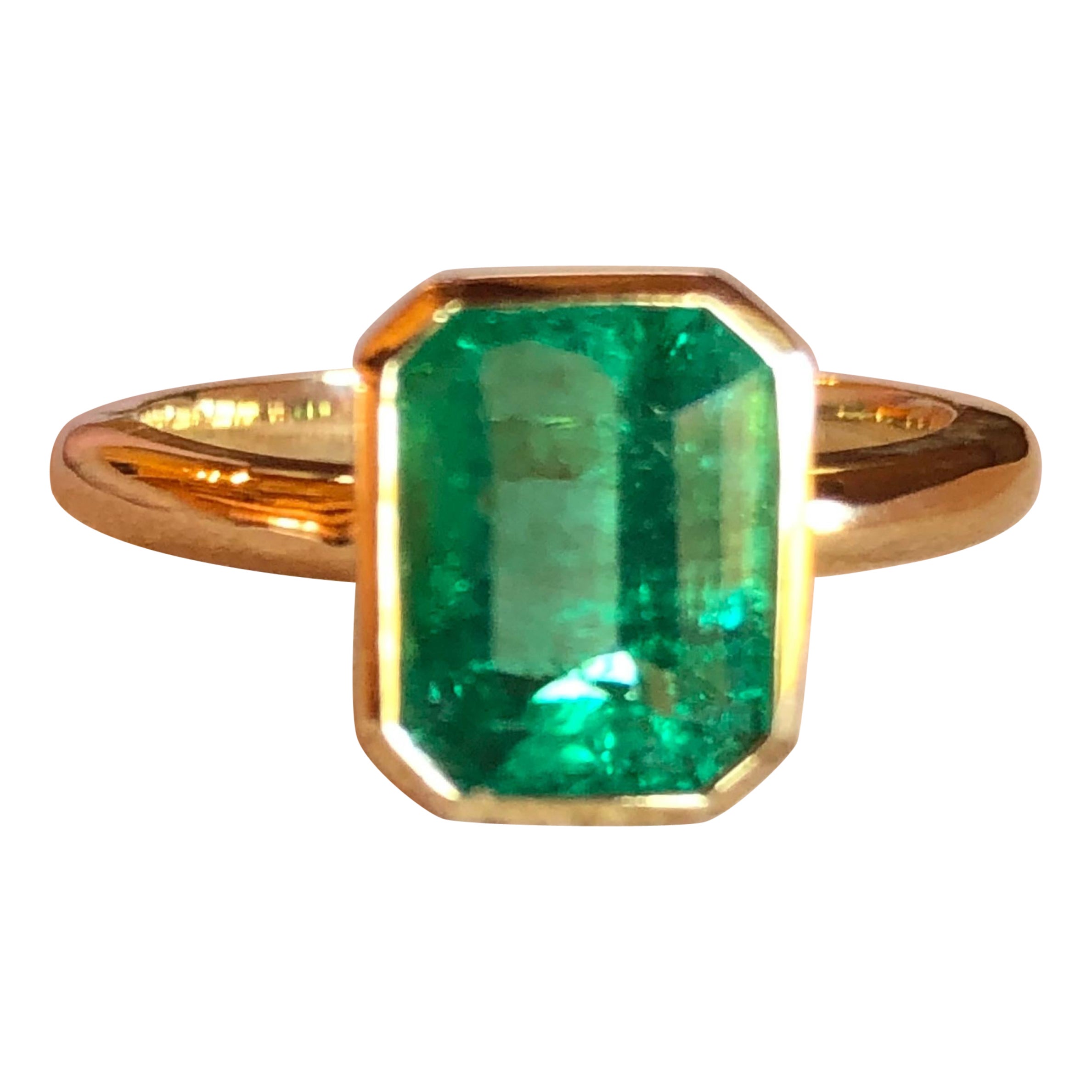 Emeralds Maravellous Solitaire Natural Colombian Emerald 18K Engagement Ring For Sale