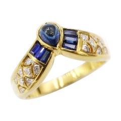 Vintage Cabochon Pear Shaped Blue Sapphire Lace Diamond Scale Chevron Wishbone Gold Ring