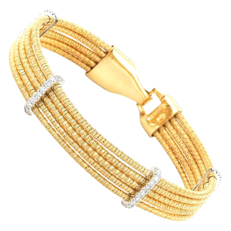 Handgefertigtes mehrreihiges Mesh-Armband aus 14 Karat Gelbgold mit Diamantenbändern