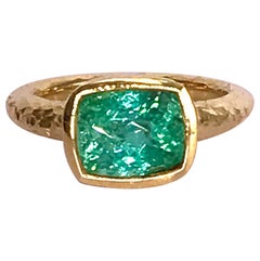 2.9 Carat Green Tourmaline Solitaire on Yellow Gold 18 Karat Hammered Ring