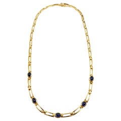 Halskette mit blauem Cabochon-Saphir in 18 Karat Goldfassungen