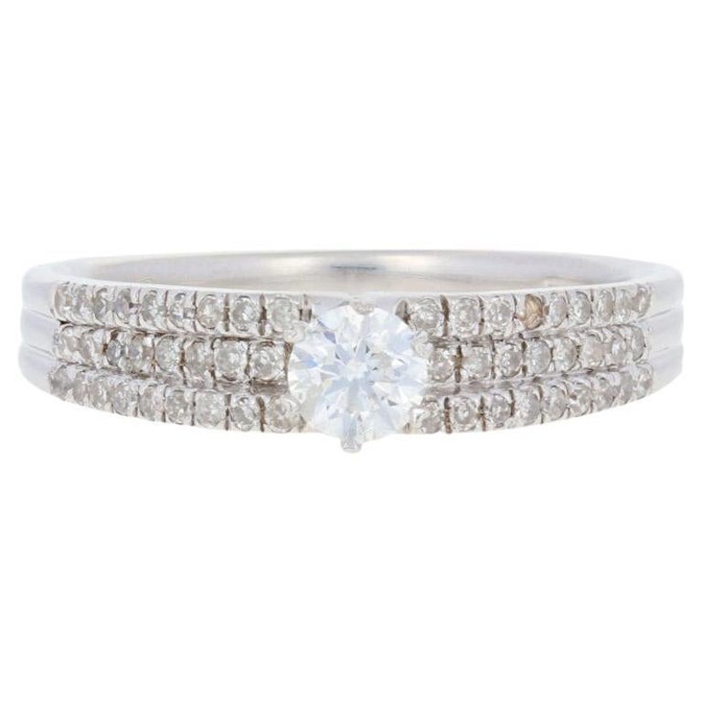 Bague de fiançailles en argent sterling avec diamants 925 taille brillant rond de 0,64 carat en vente