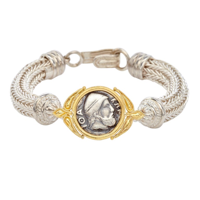 Classical Greek Bracelet with Odysseus Coin in Silver and 22 Carat Yellow Gold For Sale