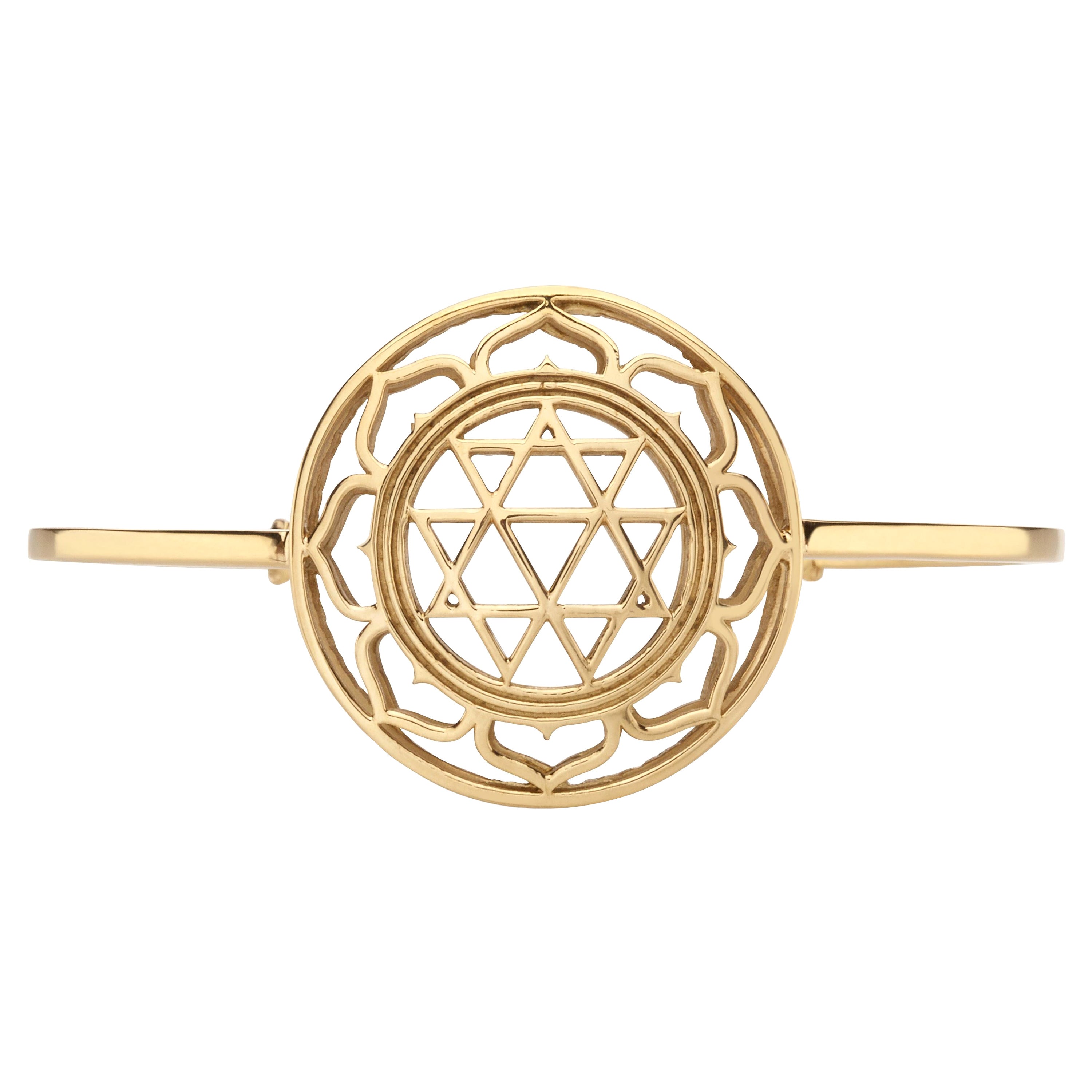 Bracelet jonc avec symbole Durga Yantra en or 14 carats pour son spirituel cadeau en vente
