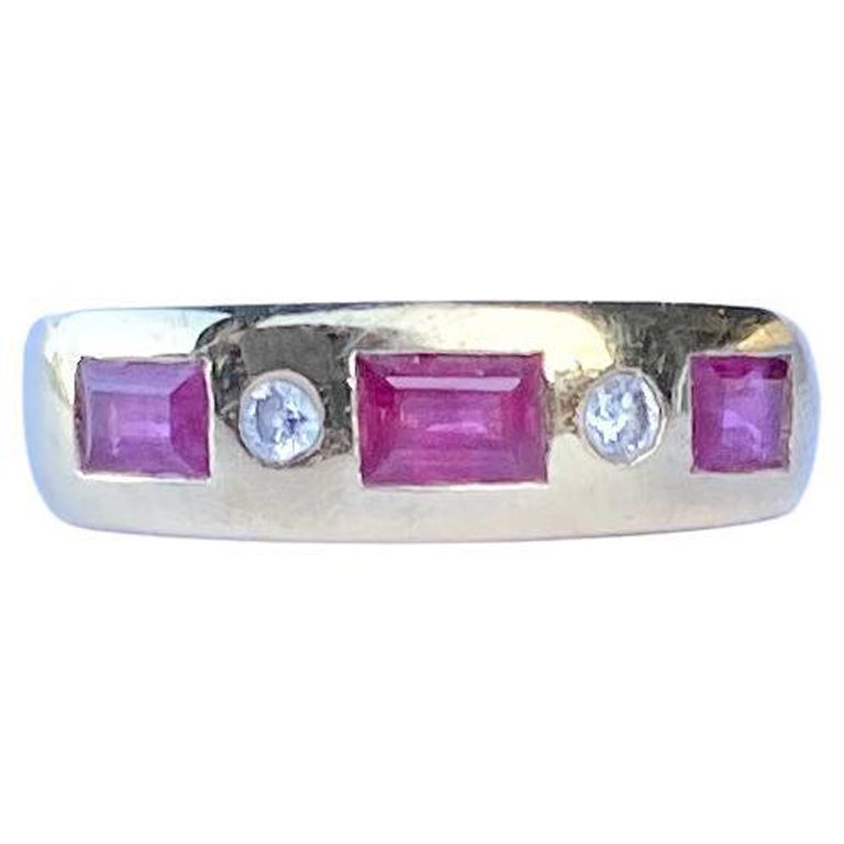 Bracelet vintage en or 18 carats avec rubis et diamants en vente