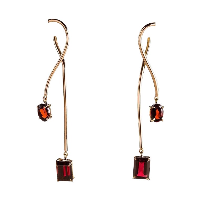 Contemporary 18 Karats Rose Gold Red Garnet Design Dangle Earrings 