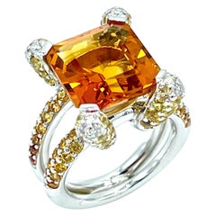 Anillo de oro blanco con citrino de Madeira de 6,00 quilates en un diamante pavé y citrino