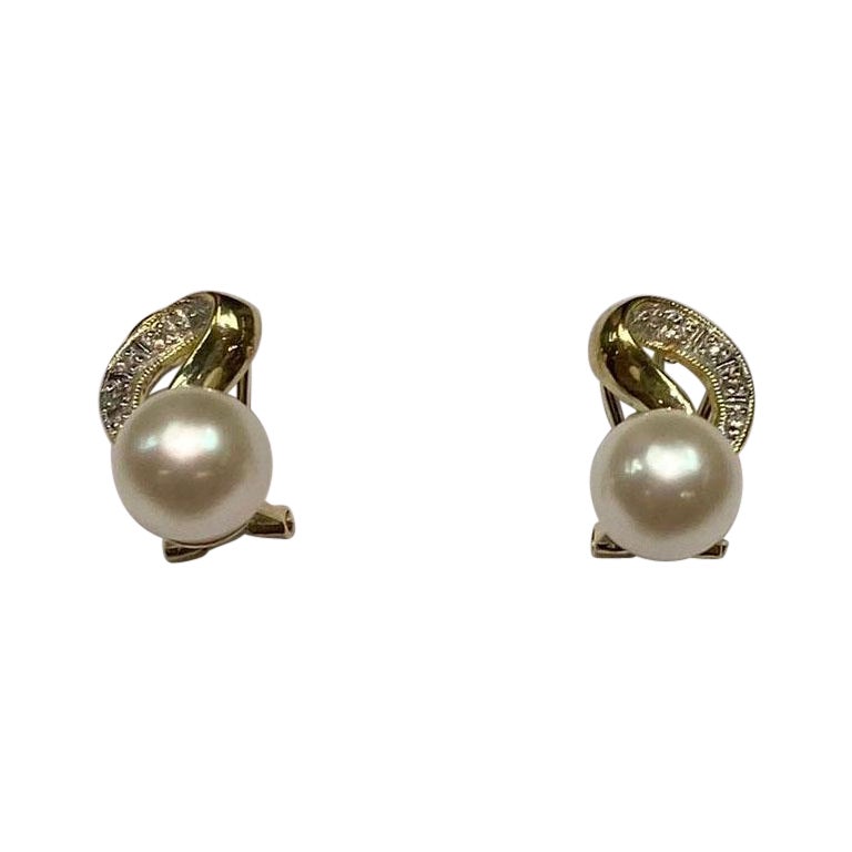 2 Stck. Akoya-Perlen mit 14k Gelbgold Ohrringe mit französischem Clip und D  im Angebot bei 1stDibs