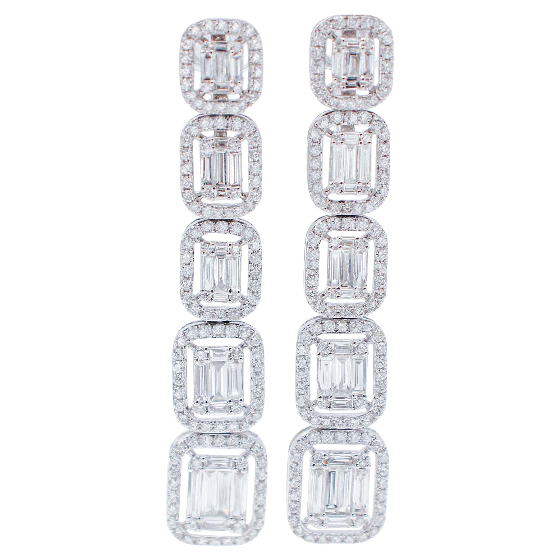 Diamonds, 18 Karat White Gold Dangle Earrings For Sale