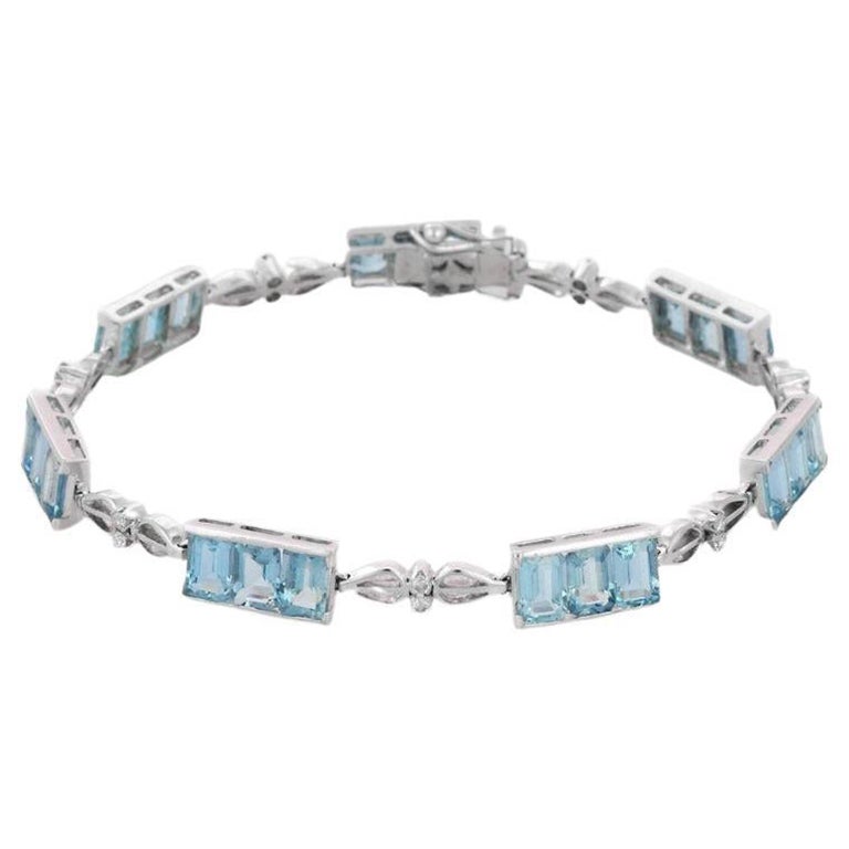 Unique 10.84 Carat Octagon Cut Aquamarine Bracelet in 18k Solid White Gold  For Sale