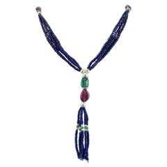 Mehrreihige Perlenkette mit blauem Saphir, Rubin, Smaragd und Perle