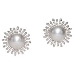 Boucles d'oreilles en perles blanches et diamants