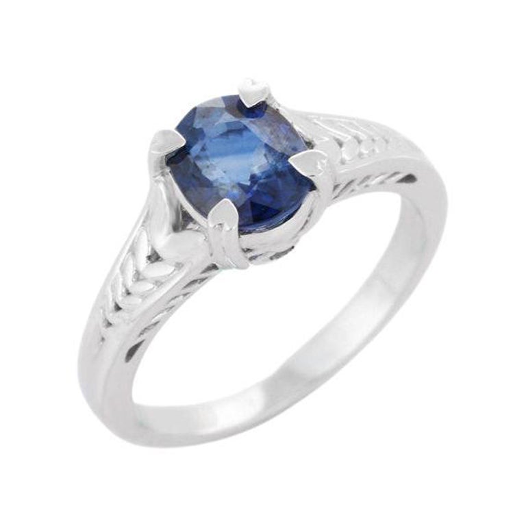 Bague en or blanc massif 18 carats avec saphir bleu de taille ovale