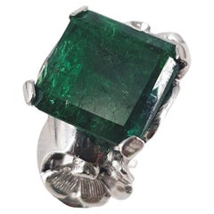 9ct White Gold Emerald Ring
