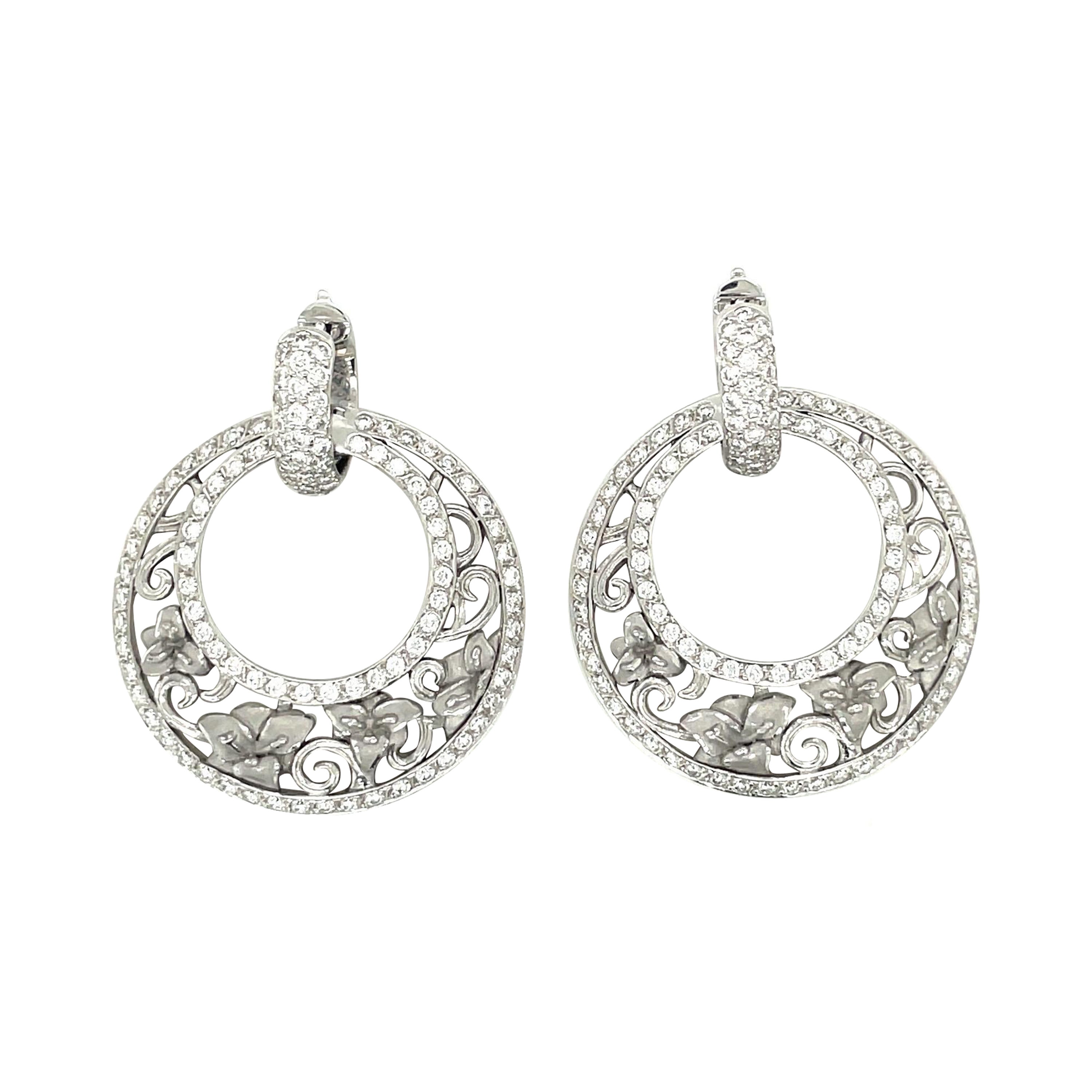 Carrera Y Carrera, boucles d'oreilles Taj Mahal en or blanc 18 carats et diamants 2,17 carats en vente