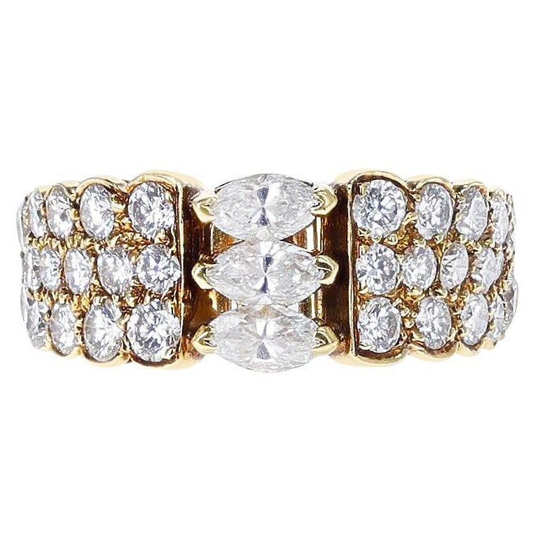 Van Cleef & Arpels, bague de fiançailles en blanc 18 carats avec trois marquises et diamants ronds