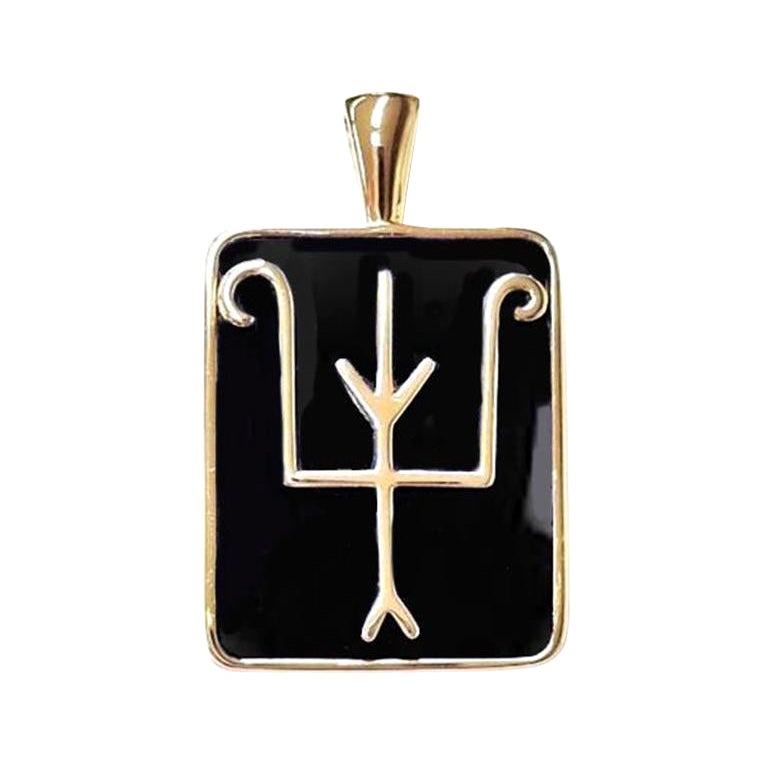 Namesake Talisman Pendant in Onyx and 18ct Yellow Gold For Sale