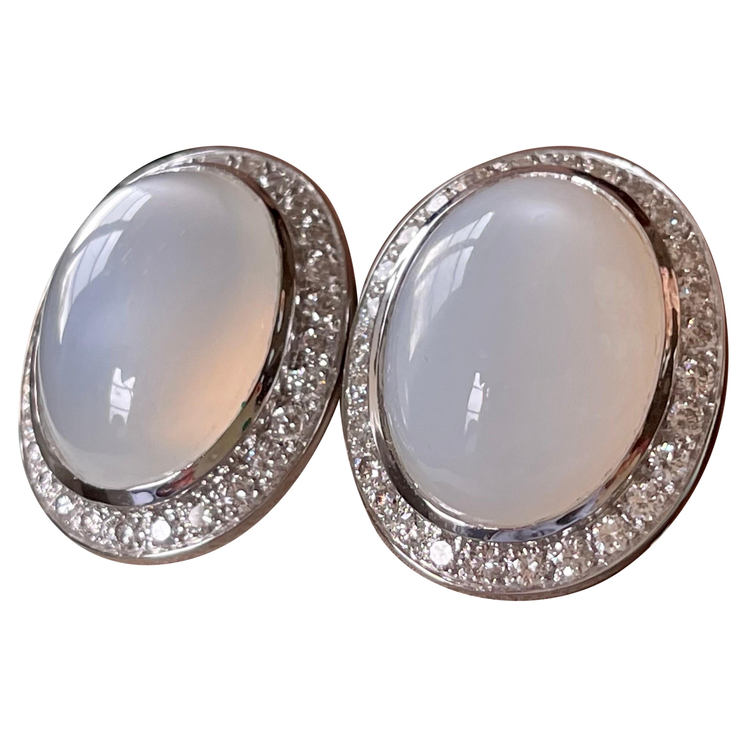 Eleganti fermagli per orecchie in oro bianco 18 K con pietre di luna e diamanti