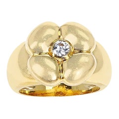 Van Cleef & Arpels Clover Ring with Round Diamond, 18K
