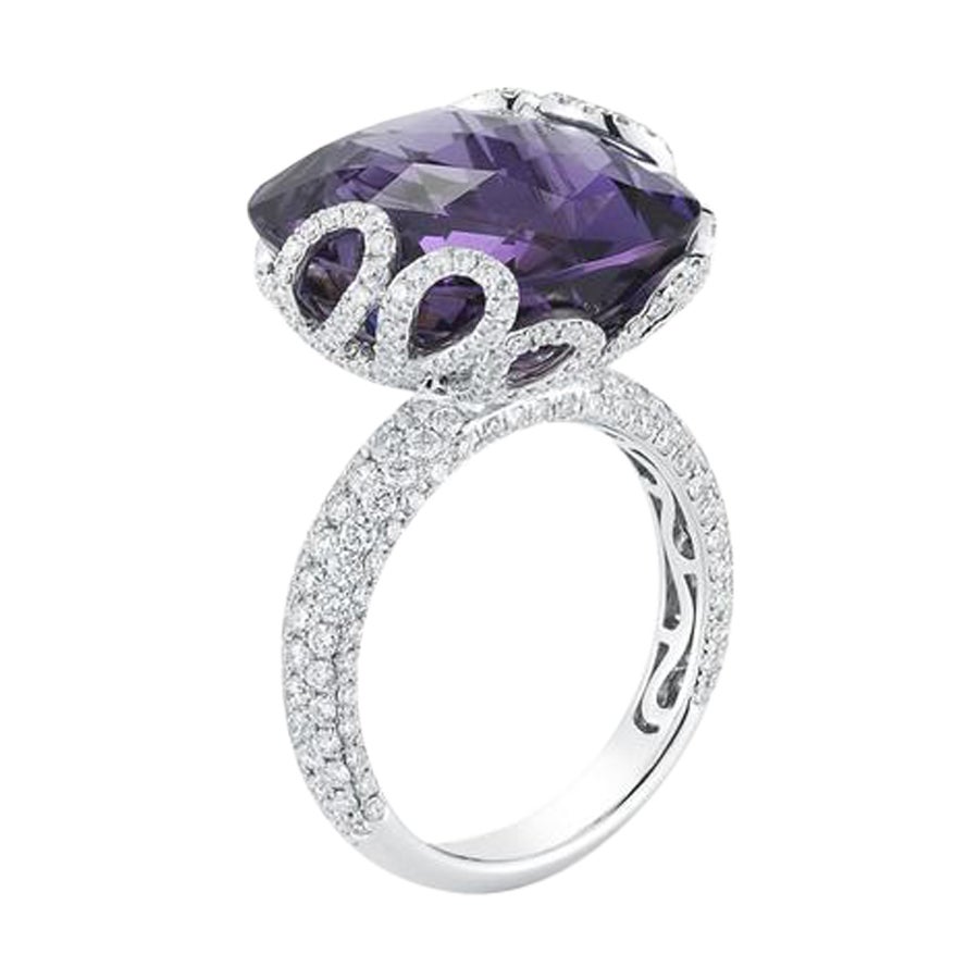 Ring in 18K White Gold with White Diamonds and Amethyst For Sale